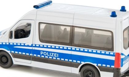 Siku - Играчка - Полицейски автомобил с плъзгащи се врати Mercedes Benz Sprinter Bundespolizei